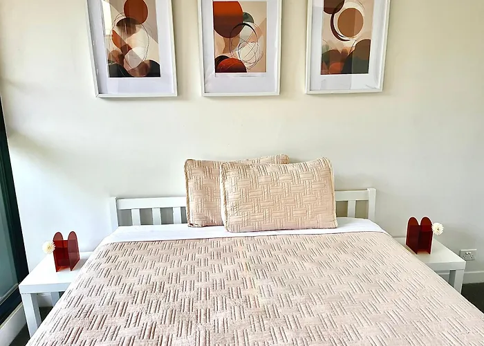Abbotsford Apartment: Yarra River & Cbd Nearby